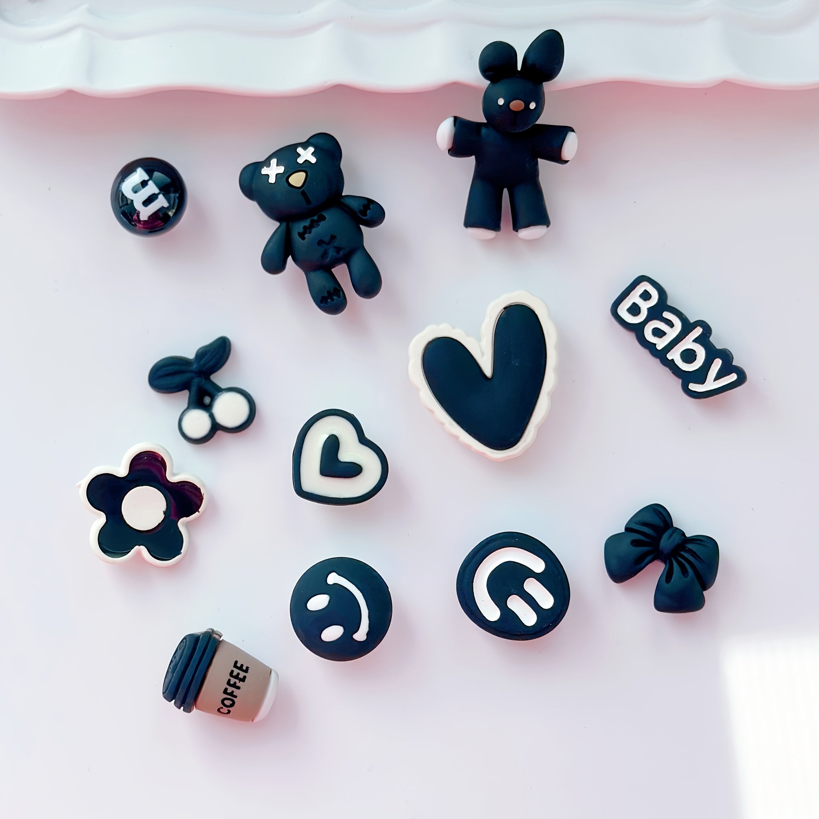 12 dona hayvon mavzusidagi poyabzal dekoratsiyalari ABS materialidan DIY aksessuarlar bolalar va kattalar uchun