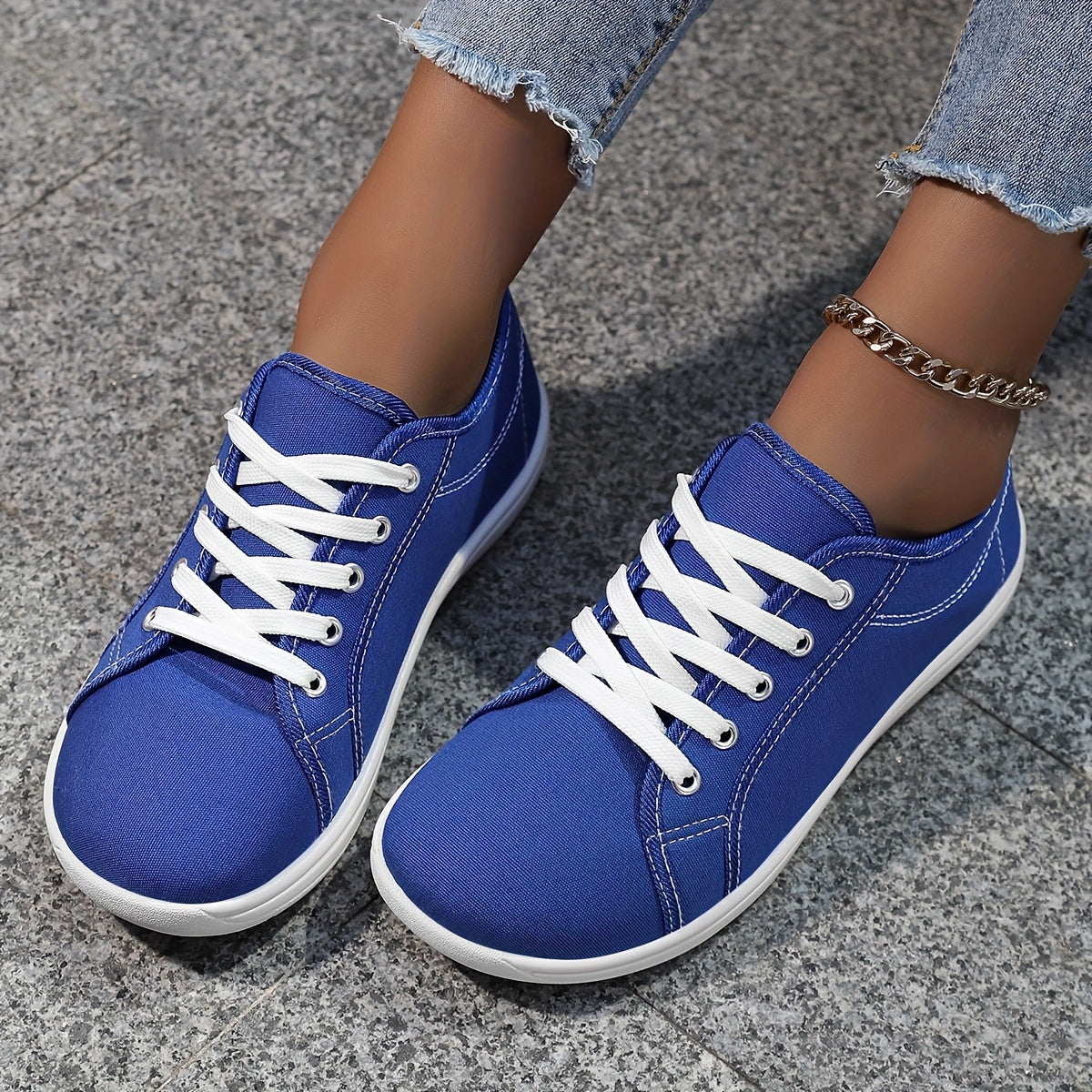 Ayollar uchun slip-on sport poyabzali nafas oladigan, sirpanmaydigan, kundalik kiyim uchun keng barmoqli sport poyabzali