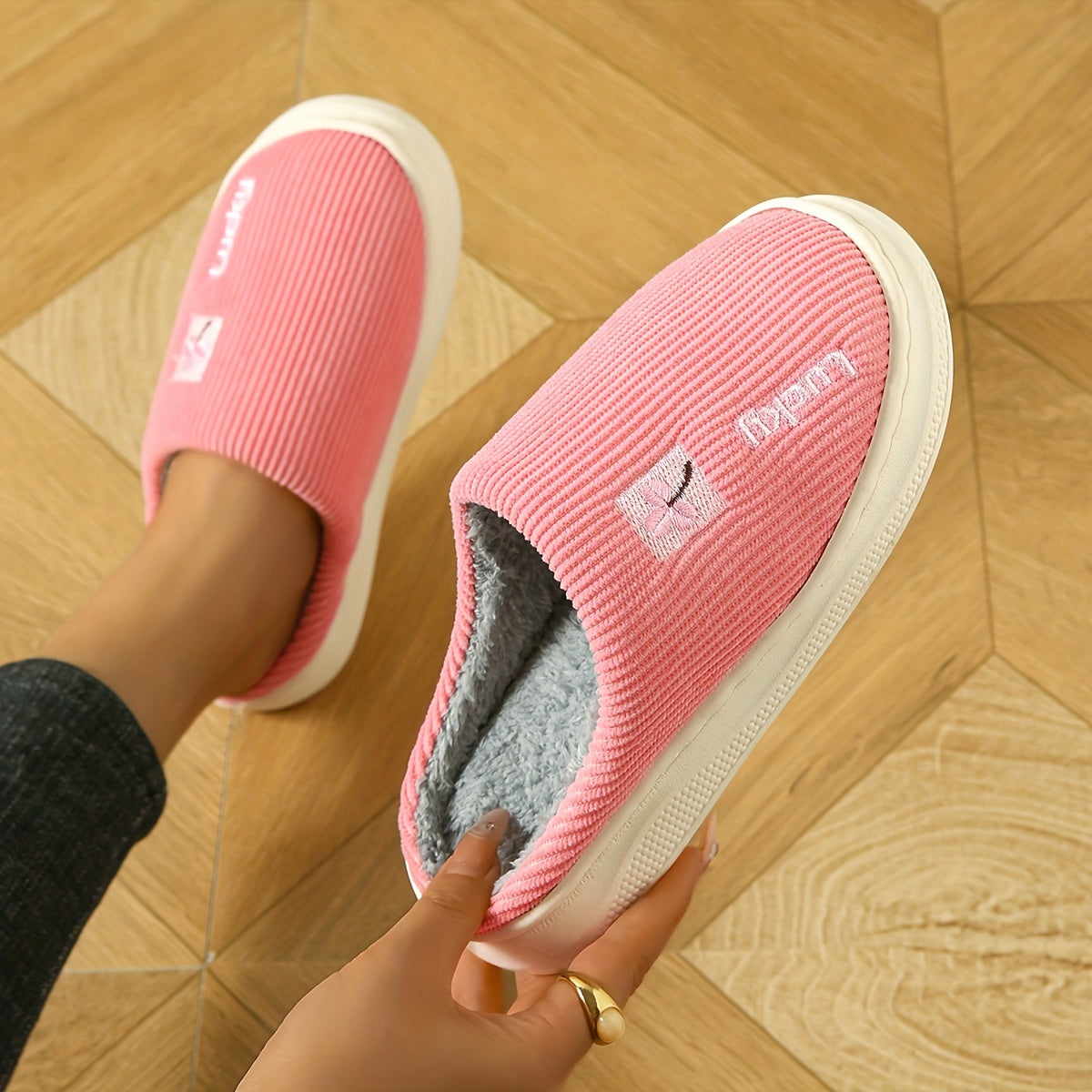 Ayollar uchun plüsh mo'rtli ichki chanoq, issiq qish yotoq xonasi poyabzali