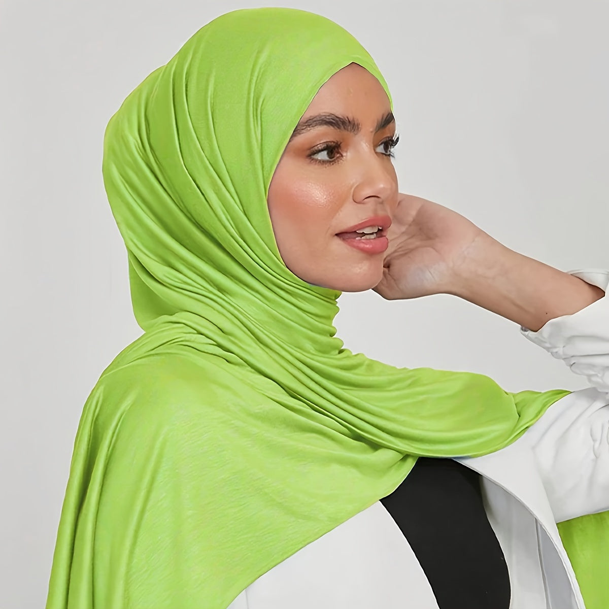 Ayollar uchun yuqori sifatli bir rangli polyester sharf, barcha fasllar va tadbirlar uchun mos, Ramazon uchun qulay.