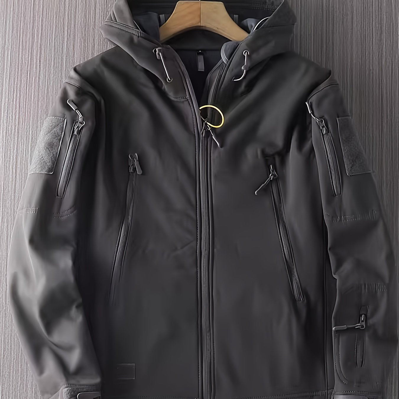 Men's Windproof Warm Outdoor Jacket with Multiple Pockets for Hiking and Sports