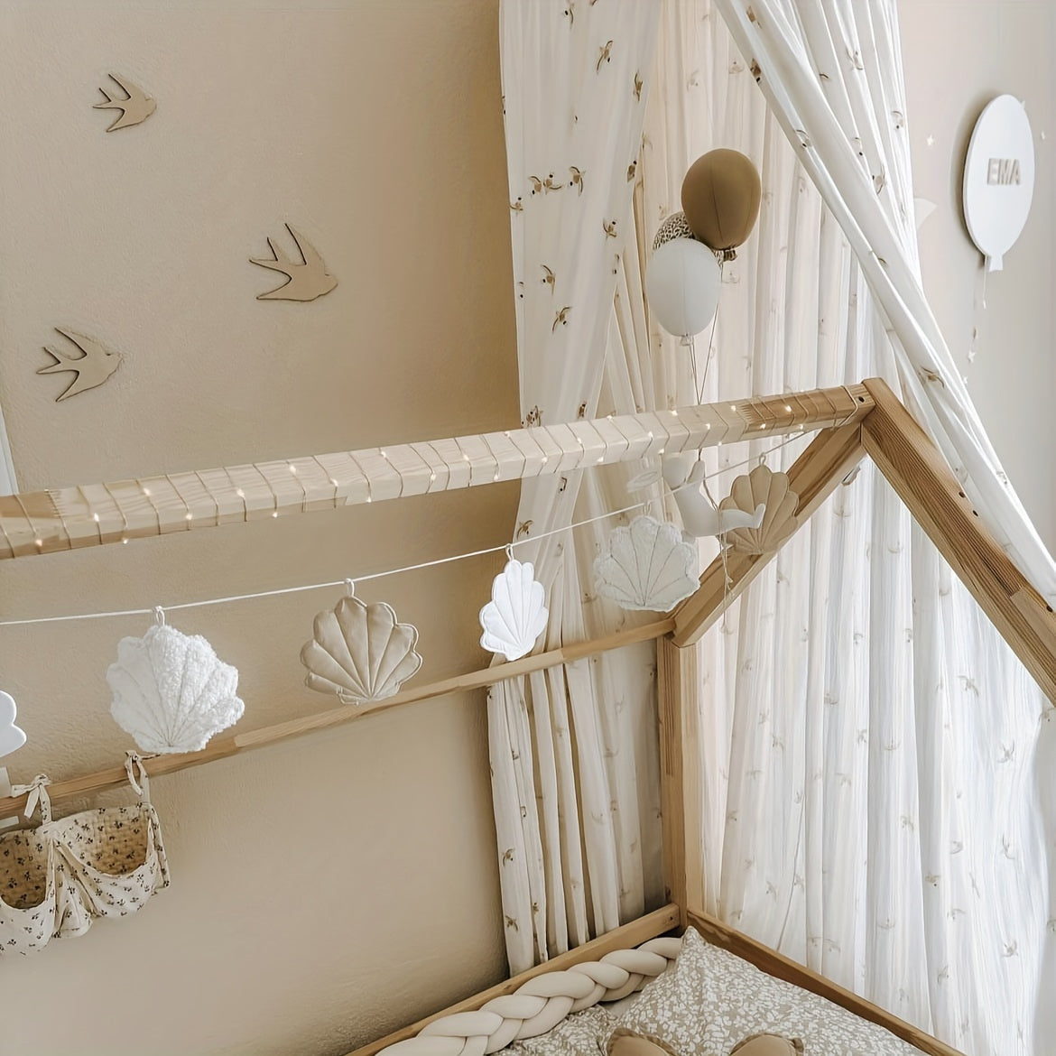 2, 3 yoki 6 ta Yog'och Mini Devor Stiker Dekoratsiyalari to'plami, Qushlar, Bulutlar va Gullar bilan. Ushbu Qayta ishlatiladigan Yaratijiy Yog'och Devor Dekoratsiyalari bilan Bolangizning Xonasini bezang.