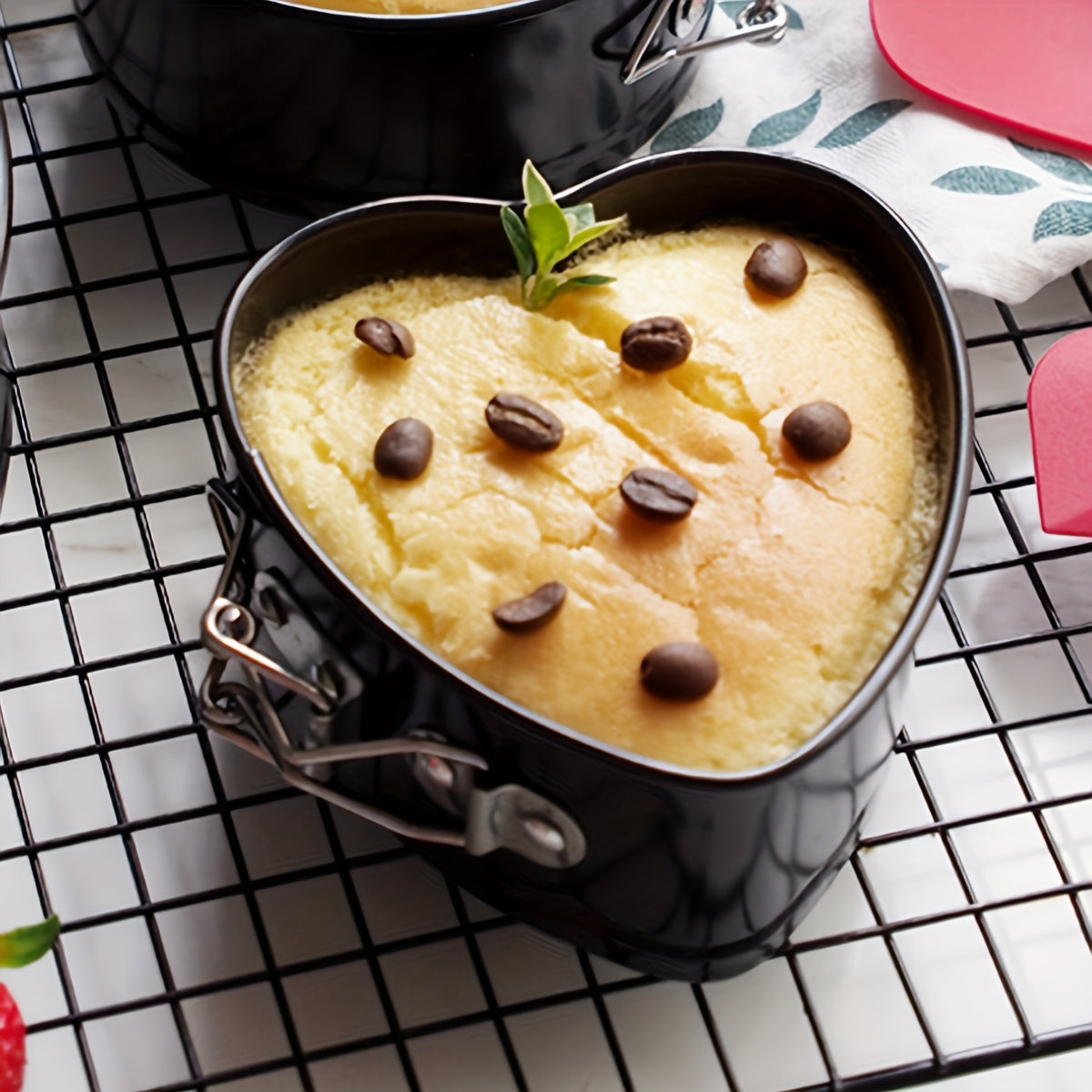 Форма для выпечки в виде сердца на День Святого Валентина - антипригарная чугунная форма для романтических десертов. Идеально подходит для особых случаев. Функция надежного зажима для легкого извлечения. Необходимый предмет на кухне.