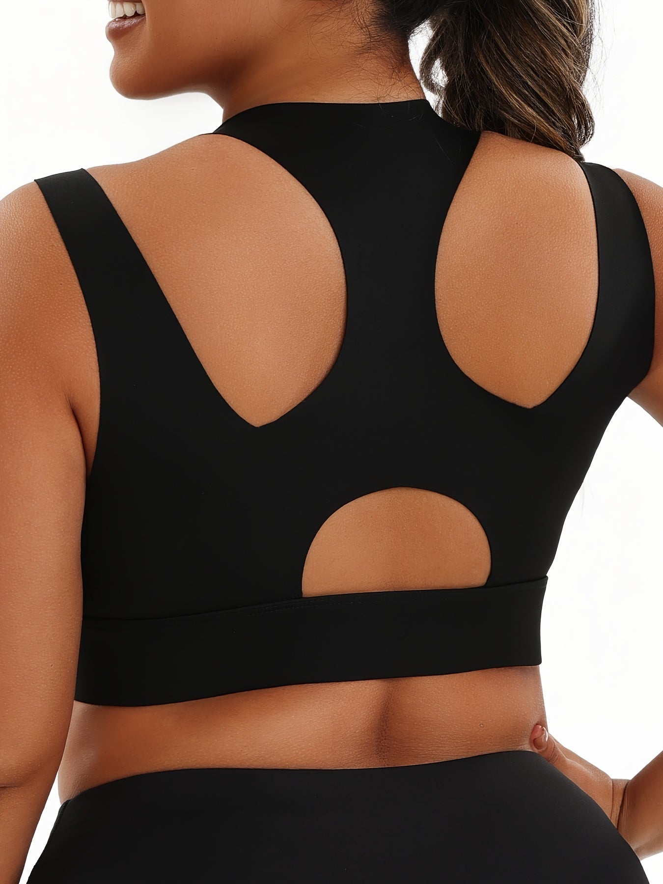 Women Plus Size Sports Bra with Cross Back Removable Pads and Front Zipper Black