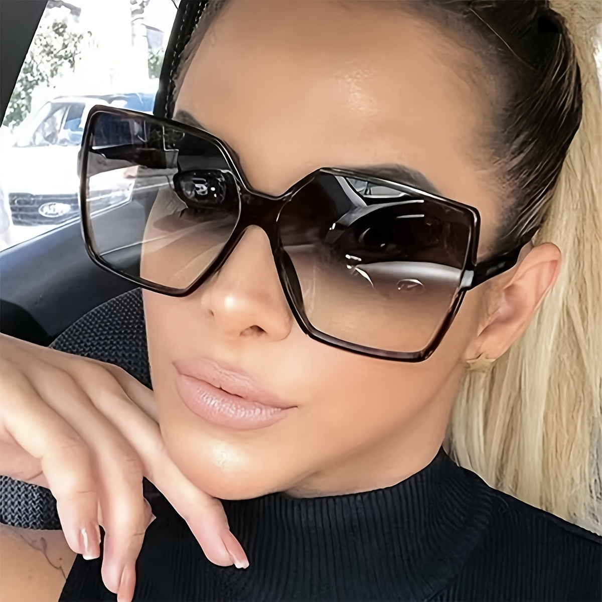 Ayollar uchun zamonaviy kvadrat ko'zoynaklar, polikarbonat ramka va aks ettirmaydigan linzalar bilan, ta'til, partiyalar va kundalik kiyish uchun mukammal.