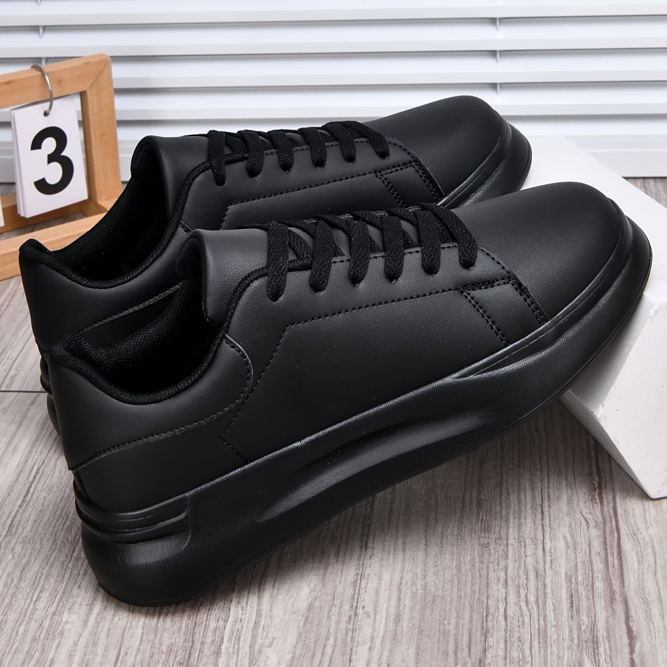 Men's Low Top Skateboard Shoes Solid Color Fabric and PU Upper EVA Sole