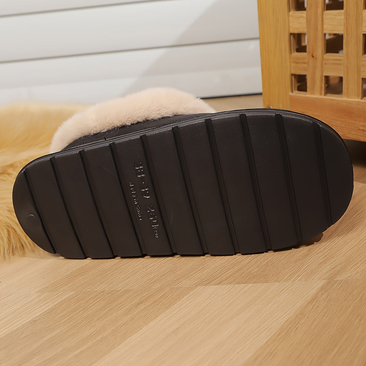 Ayollar uchun mo'ljallangan, yumshoq ichki qoplamali uy ichidagi issiq, kundalik poyabzal, kulrang, bej, qora, pushti, jigarrang