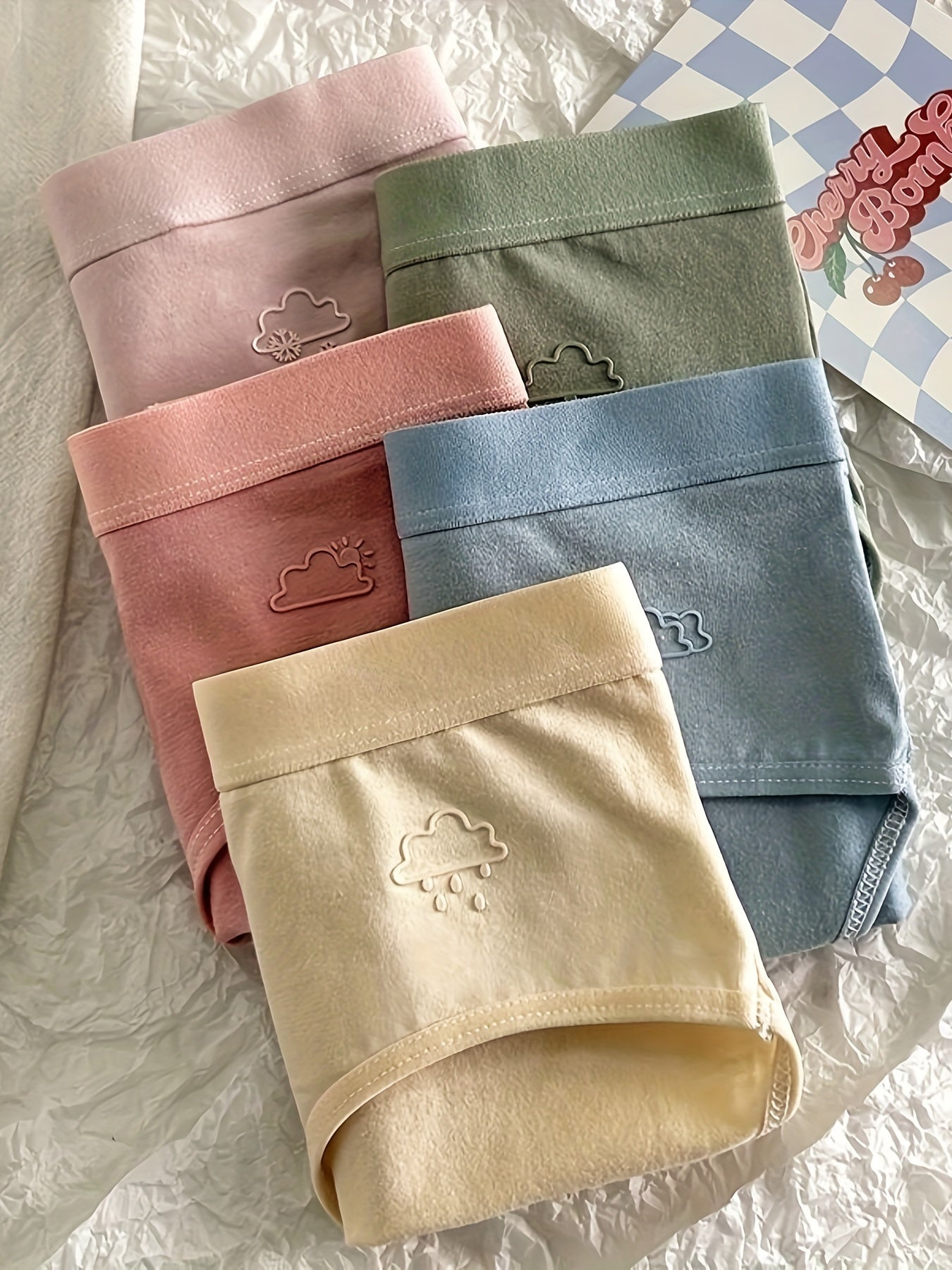 5 Pack Women's Seamless Breathable Cotton Briefs for Comfort and Everyday Wear