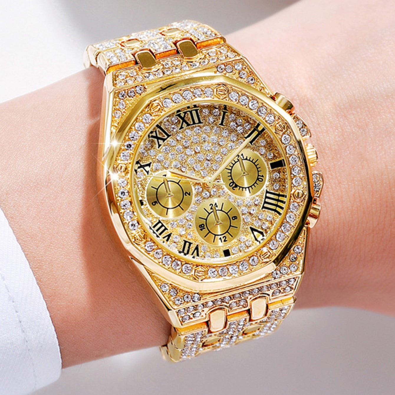 Ladies' Gold Water Diamond Watch with Elegant Design