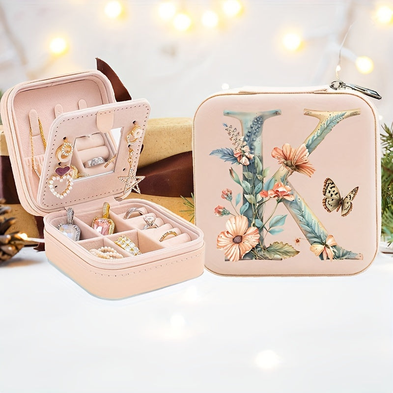 Yolgʻon charm bilan shaxsiylashtirilgan alfavitli flip-top bilan qoplangan, soʻzma-soʻz qoplangan va taqinchoqlarni saqlash uchun quti