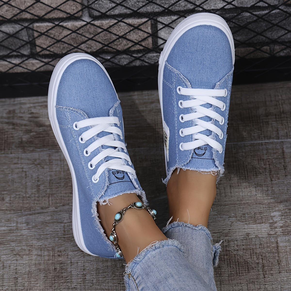 Women’s Slip-On Sneakers Casual Low-Top Lace-Up Shoes Non-Slip Rubber Sole