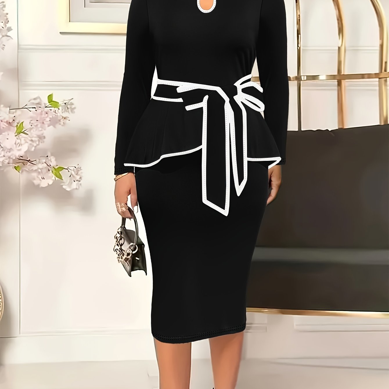 Yuqori o'lchamdagi peplum ko'ylak, to'g'ri rangda, dumaloq bo'yin va qarama-qarshi trim bilan, barcha mavsumlar uchun mos keladigan polyester aralashmasidan tayyorlangan, siqilgan uslubda.