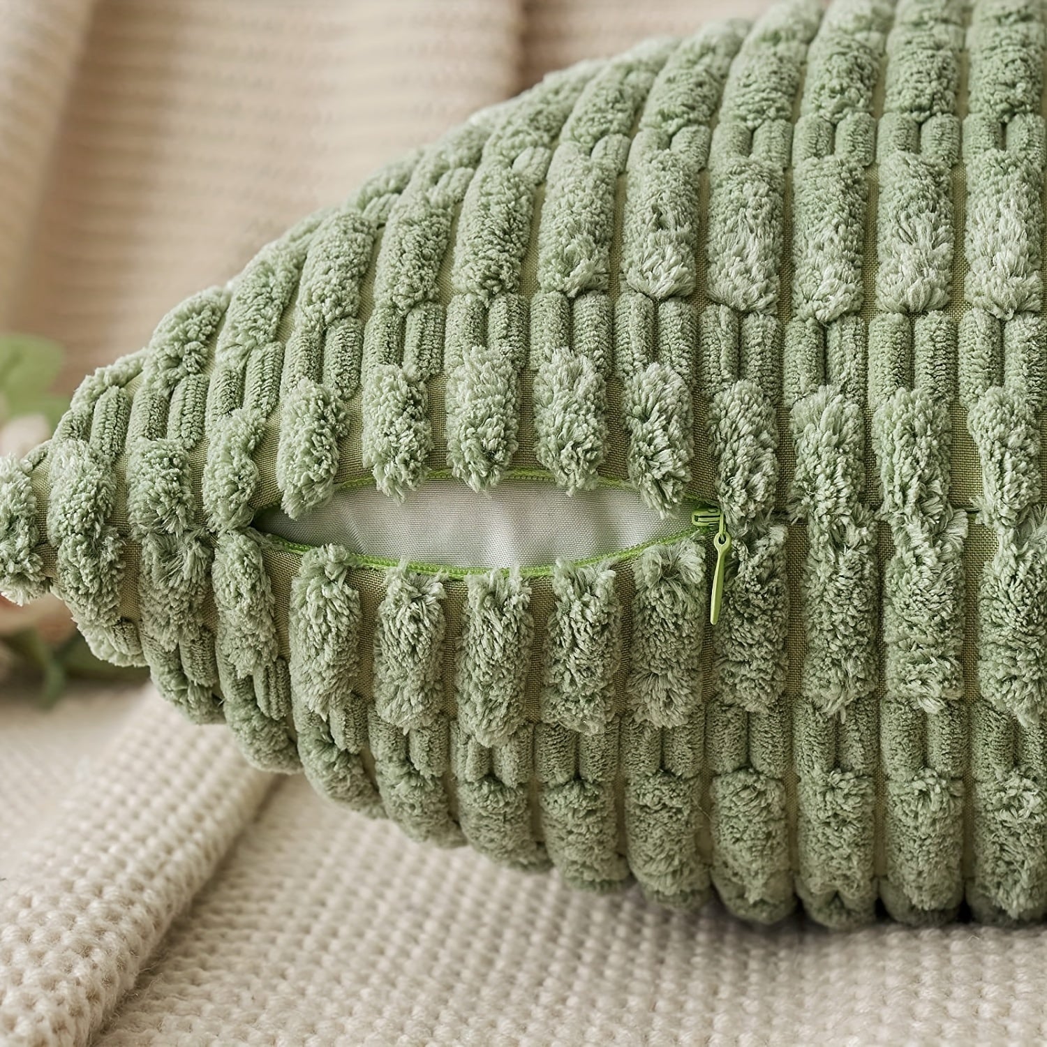 Qaytariladigan korduroy tashqi yostiq qopqog'i, yumshoq boho chiziqli dizayn, mashinada yuvish mumkin, zip yopilishi. To'qilgan polyester, zamonaviy fermada uy bezaklari uchun ideal, divan va yashash xonasi uchun. O'lcham: 45.72x45.72 sm.