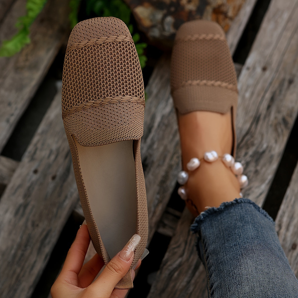 Ayollar uchun to'qilgan nafas oladigan kvadrat barmoqli poyabzal, to'rt fasl uchun