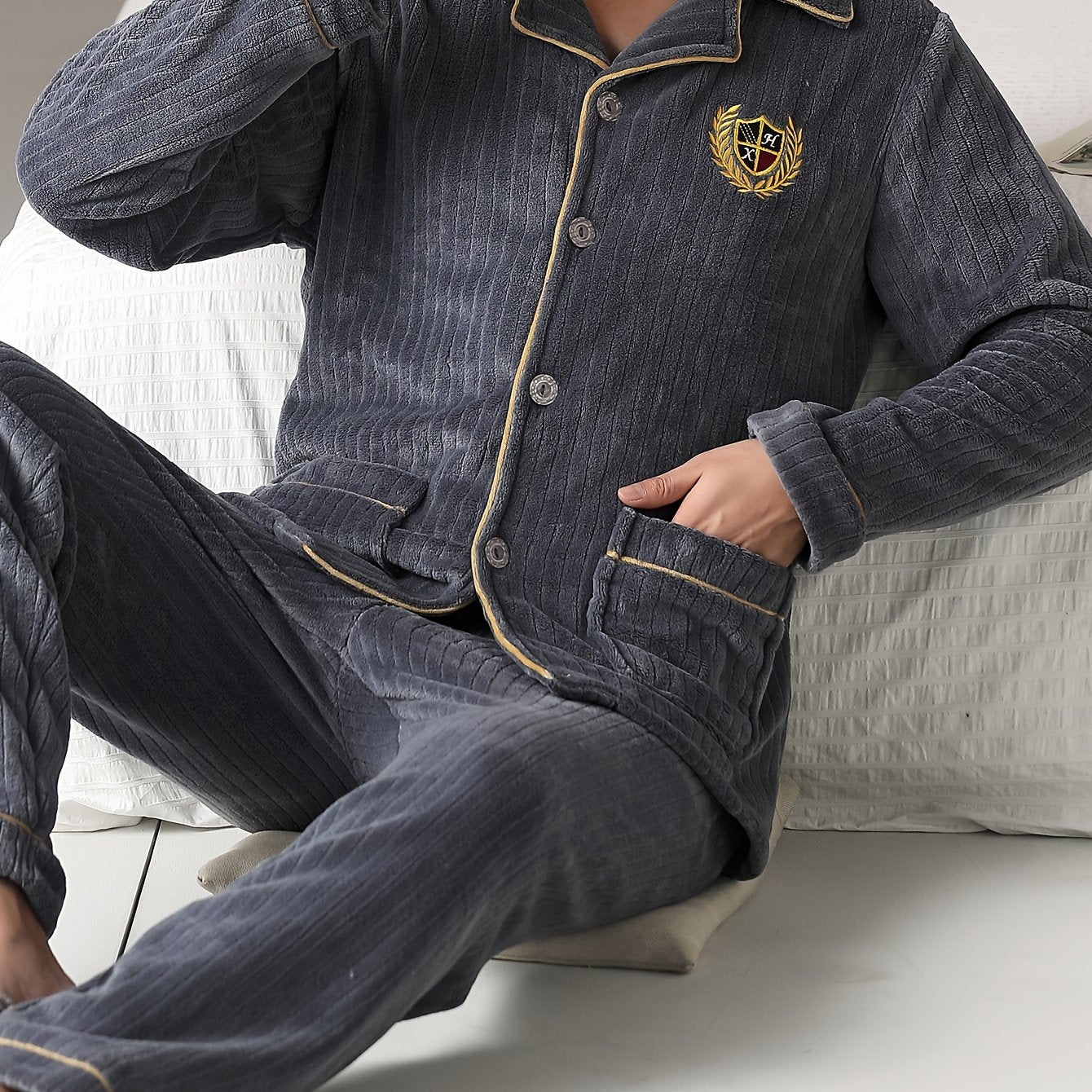 Men's Flannel Pajama Set Long Sleeve Top and Pants for Fall Winter