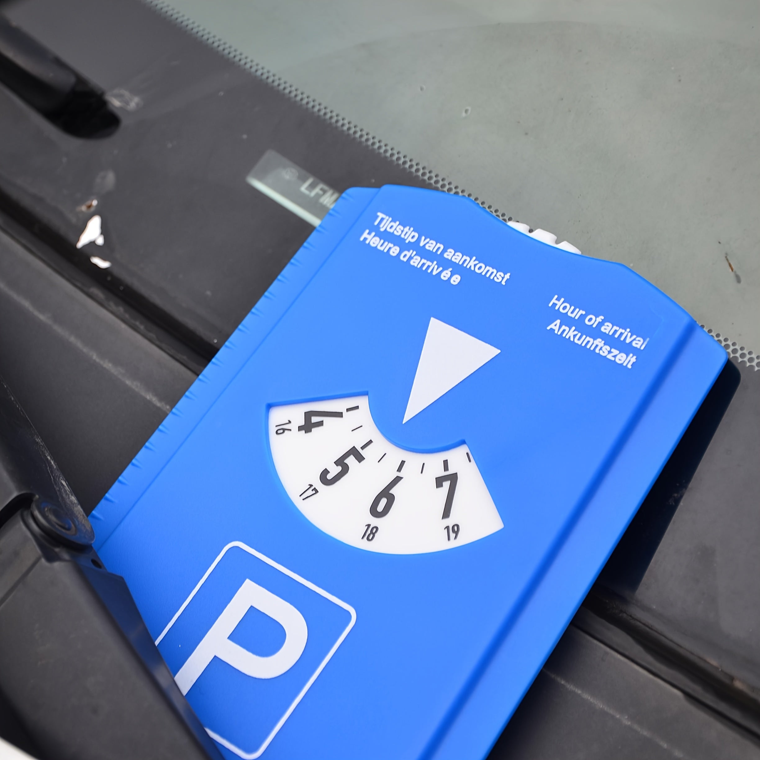 Digital Blue Parking Timer Disc with Ice Scraper 4-Language Display 24-Hour