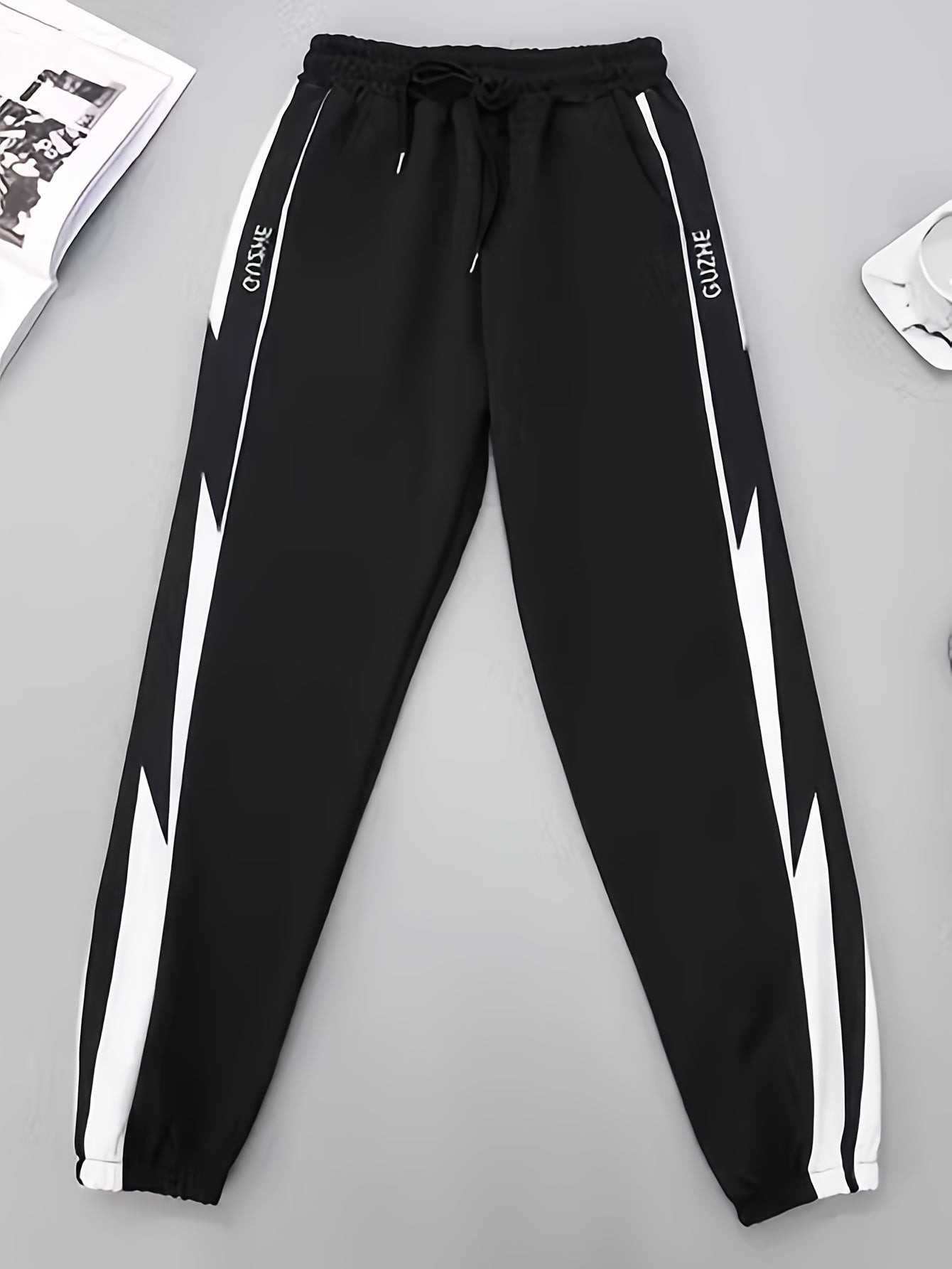 Men's Lightweight Stretch Joggers with Contrasting Side Panels and Elastic Waistband for Spring Fall Sports and Casual Wear