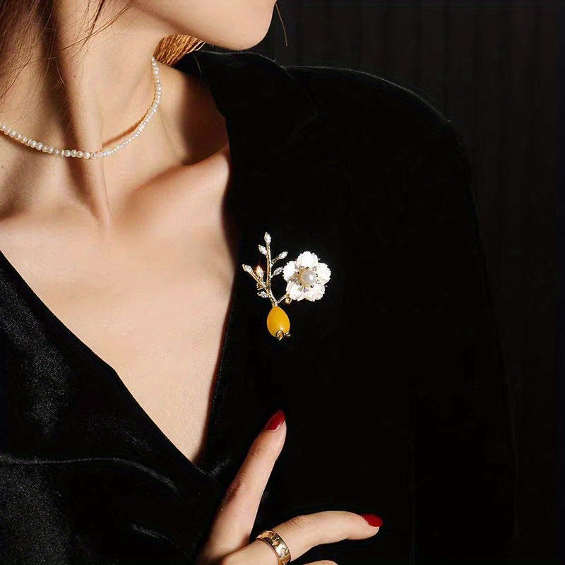 Flower and Pearl Brooch Pin with Rhinestones for Women's Jackets and Cardigans