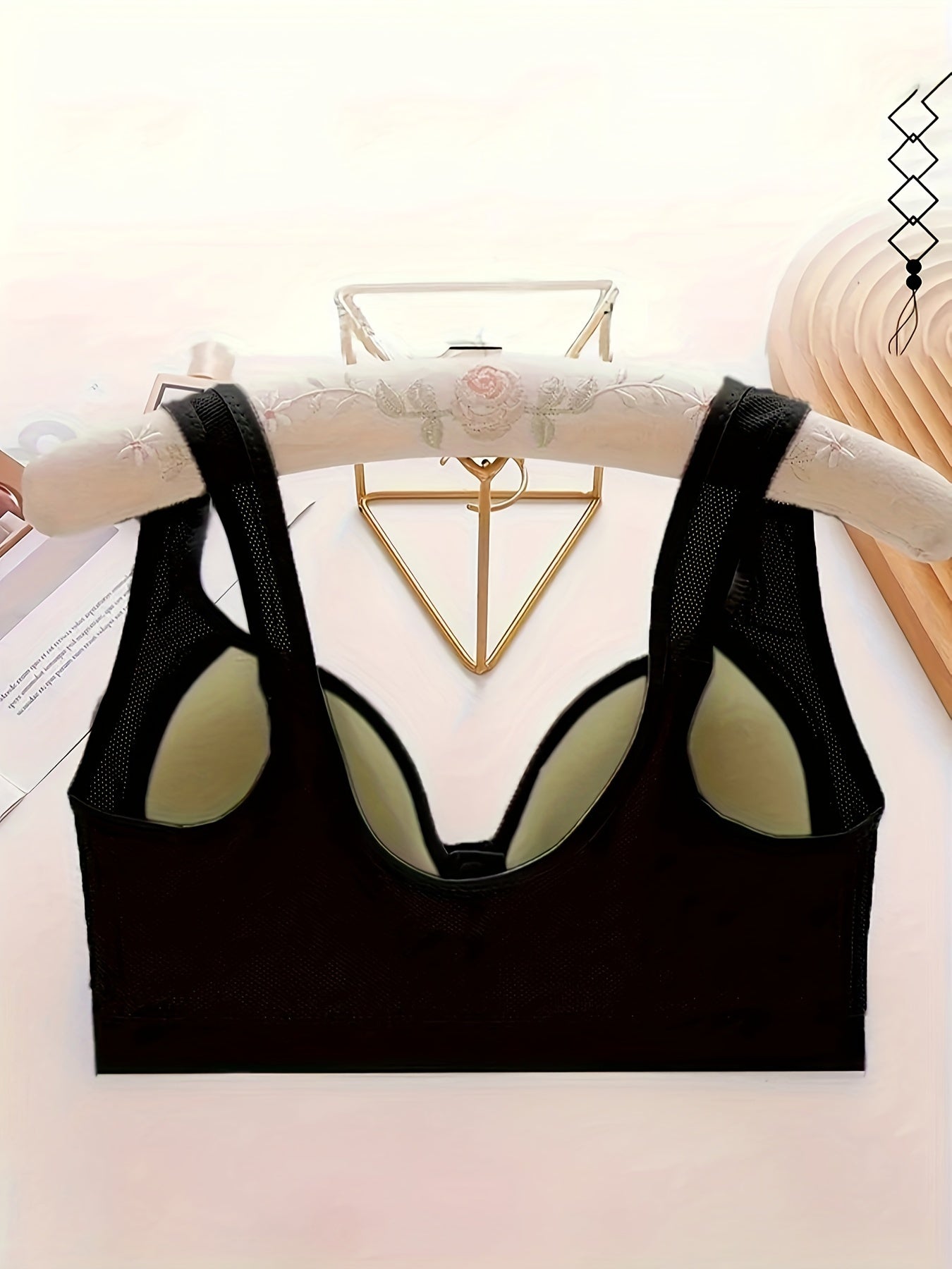 Women's Lace Wireless Bras with Front Buckle Push-Up, Comfortable and Breathable