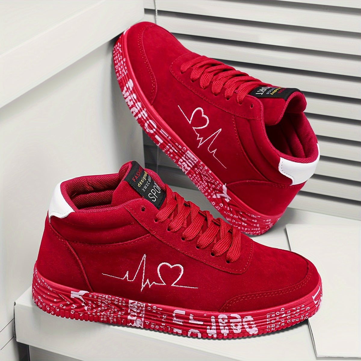 Plus Size Women's Casual Sneakers with Heart Print and Platform Sole