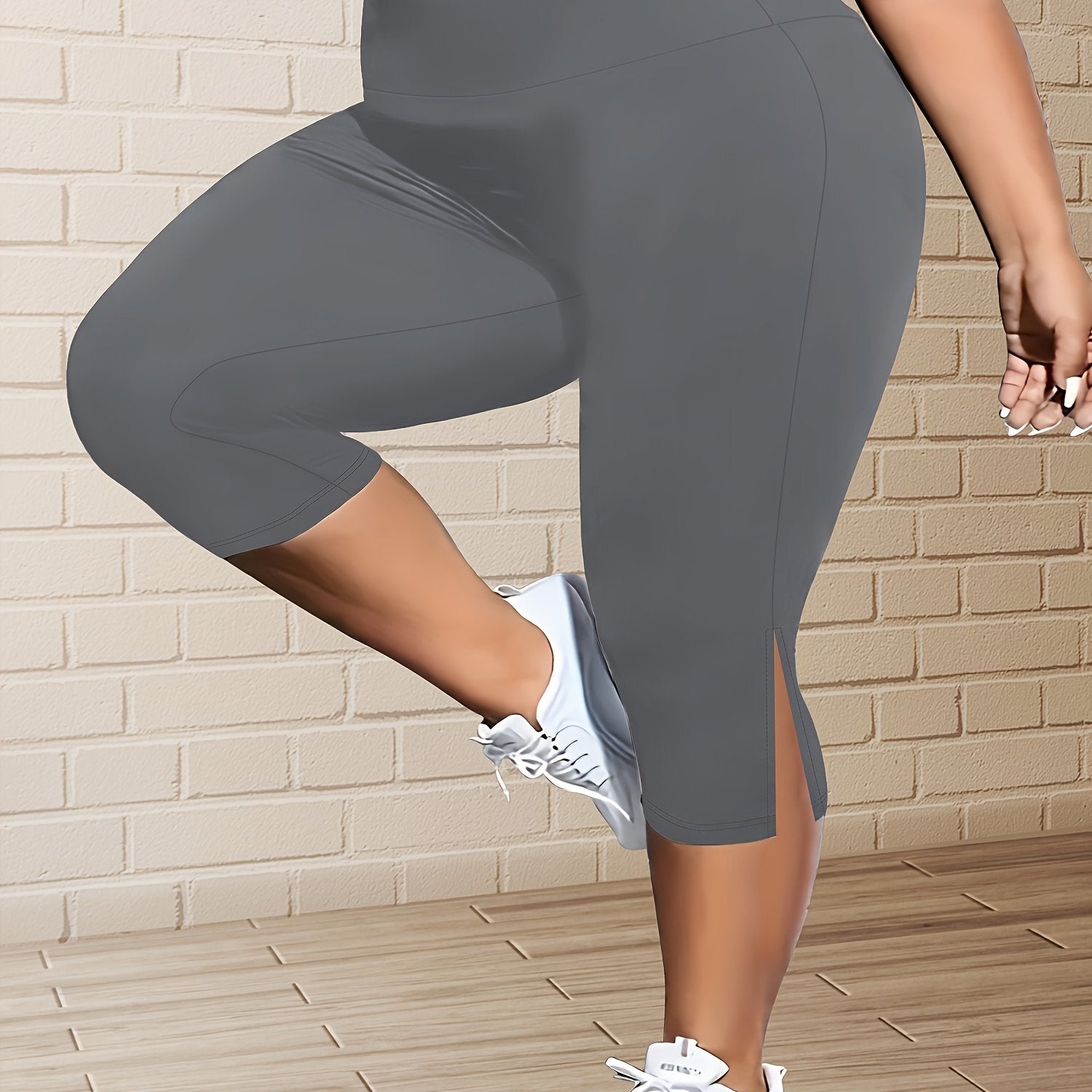 Ayollar uchun kattaroq o'lchamli yuqori belli Capri legginslar, elastik polyester, bir rangli, yoga va mashg'ulot uchun