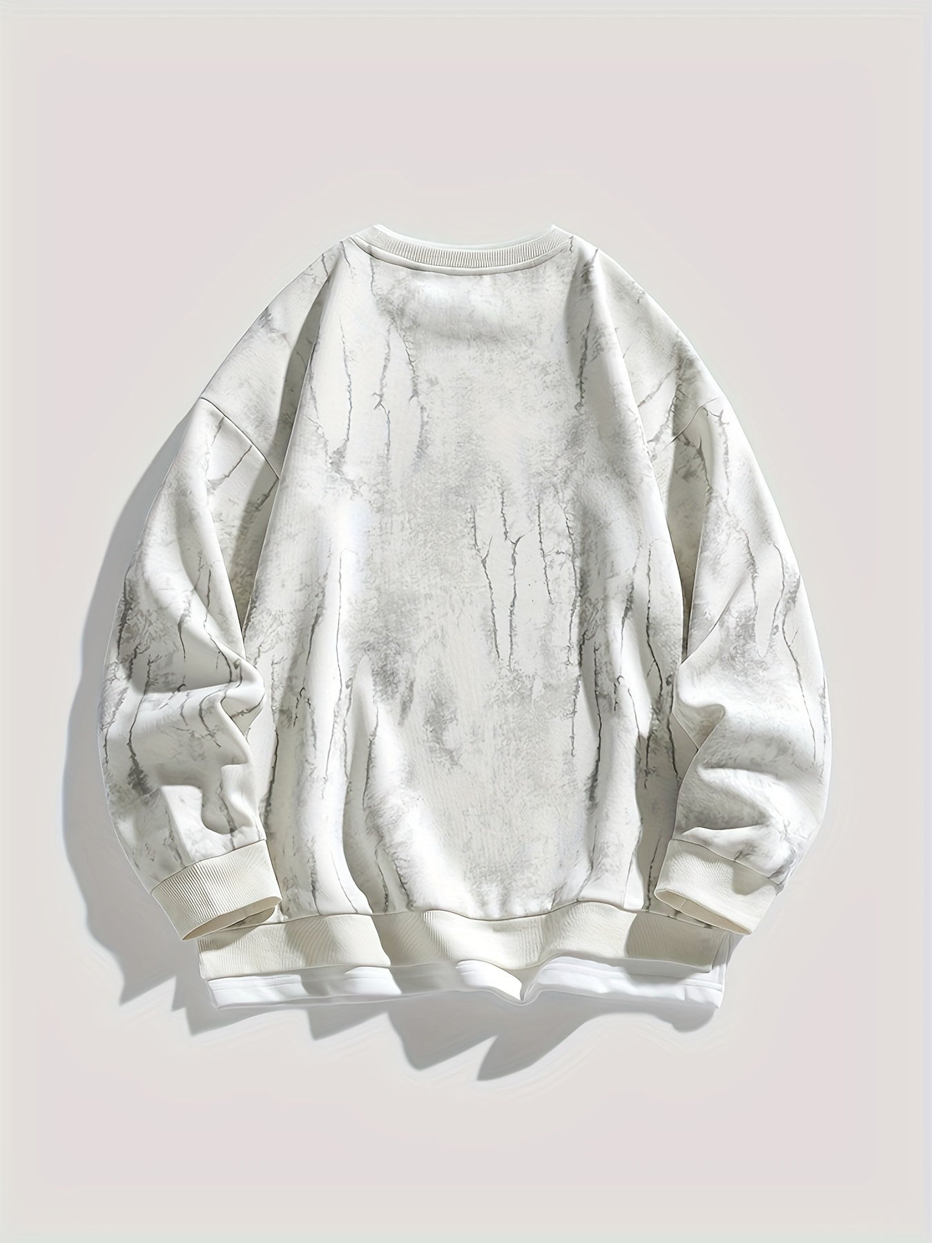 Erkaklar uchun paxta aralashmasidan tayyorlangan, dumaloq bo'yinli, uzun yengli va mashinada yuvish mumkin bo'lgan tie-dye sviter - kuz/qish uchun ideal.