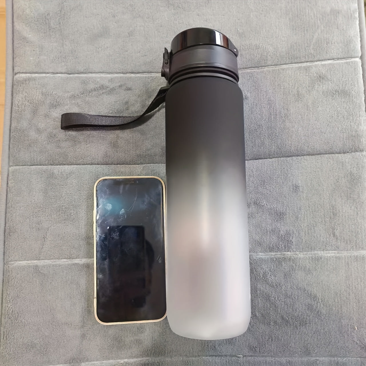 1000 ml sig'imga ega polikarbonat suv idishi - Fitness, biznes, talaba, piyoda sayohat va harakatda foydalanish uchun suyuqlik o'tkazmaydigan va izolyatsiyalangan - Issiq va sovuq ichimliklar uchun ko'chma tutqichli idish