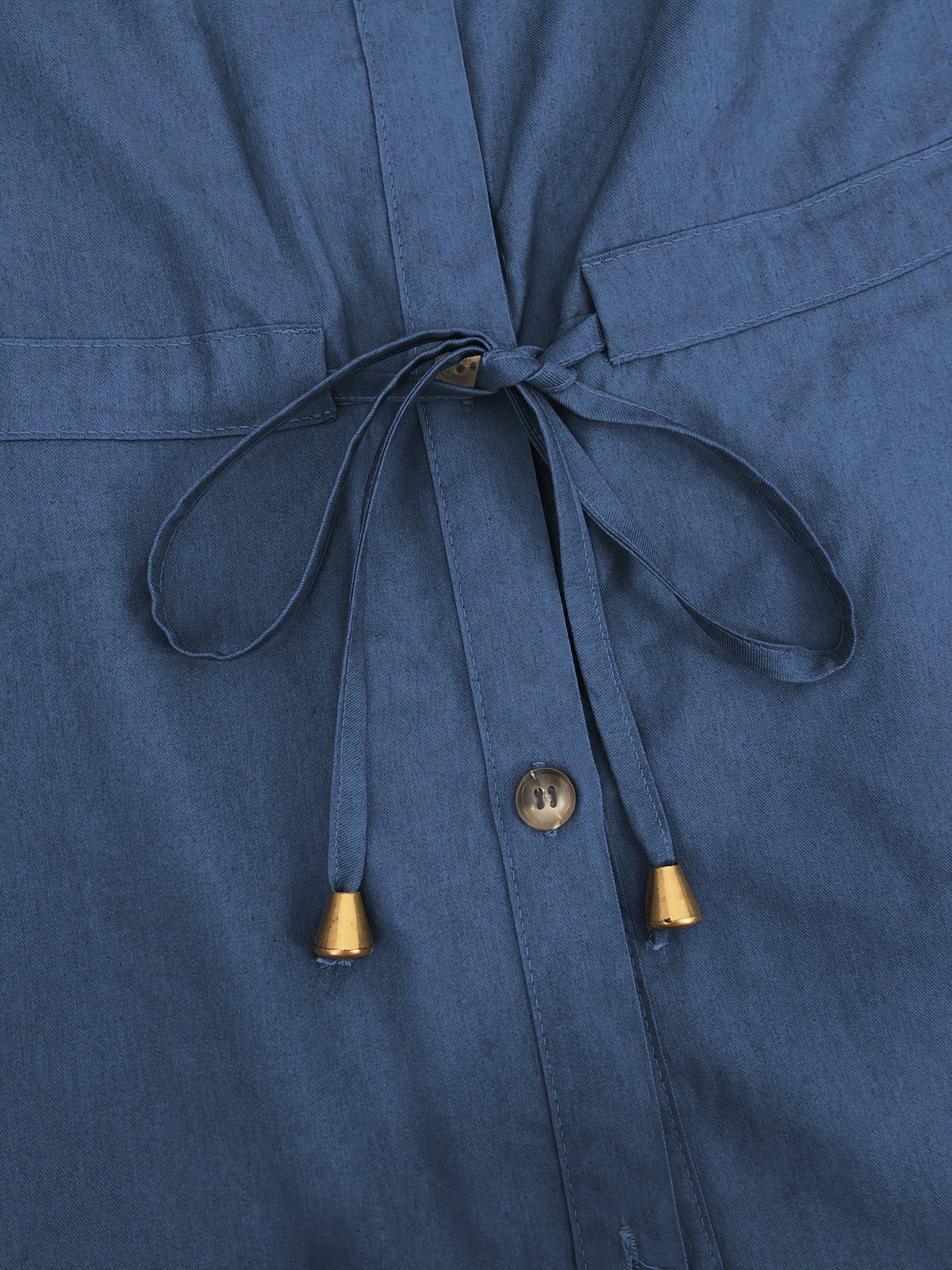 Ramazon kaftani tugmachali old qismi va qirralari qiyshaygan, hijob kiritilmagan