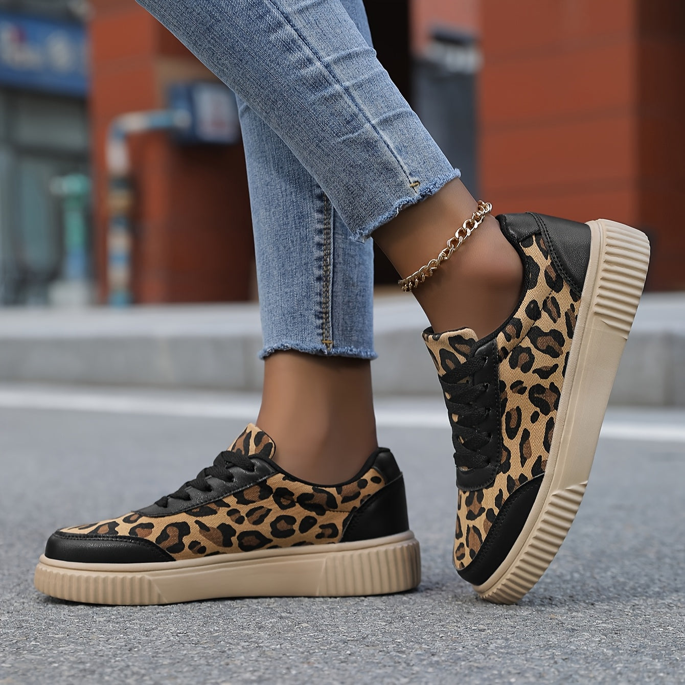 Ayollar uchun leopard bosma oddiy sport poyabzali sun'iy qoplama qulay tashqi va ichki foydalanish