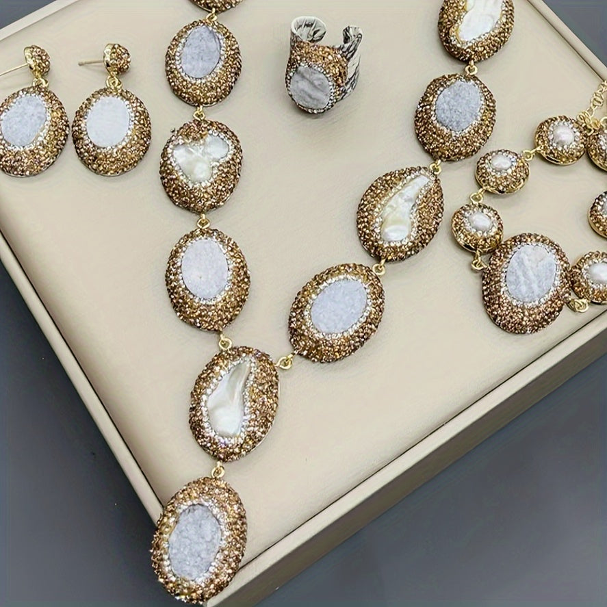 Набор подарков для женщин в винтажном богемном стиле, включающий 1 пару висячих серег, 1 ожерелье, 1 кольцо и 1 браслет, все изготовлены из алюминиевого сплава и украшены пресноводными жемчугами.