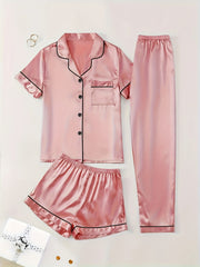 Ayollar uchun 3 qismli yozgi saten pijama to'plami, ko'ylak, uzun shim va shortilardan iborat. 95% polyester va 5% elastan materialidan tayyorlangan. S-XL o'lchamlarda mavjud.