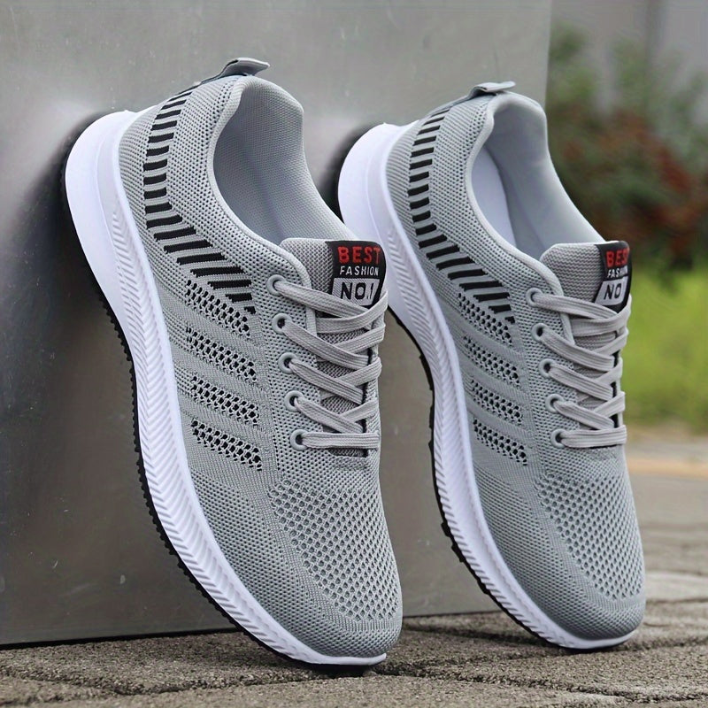 Tashqi faoliyatlar uchun zamonaviy to'qilgan krossovkalar, nafas oladigan, sirpanmaydigan va mustahkam dizayni bilan, shoelace bilan yopiladi.