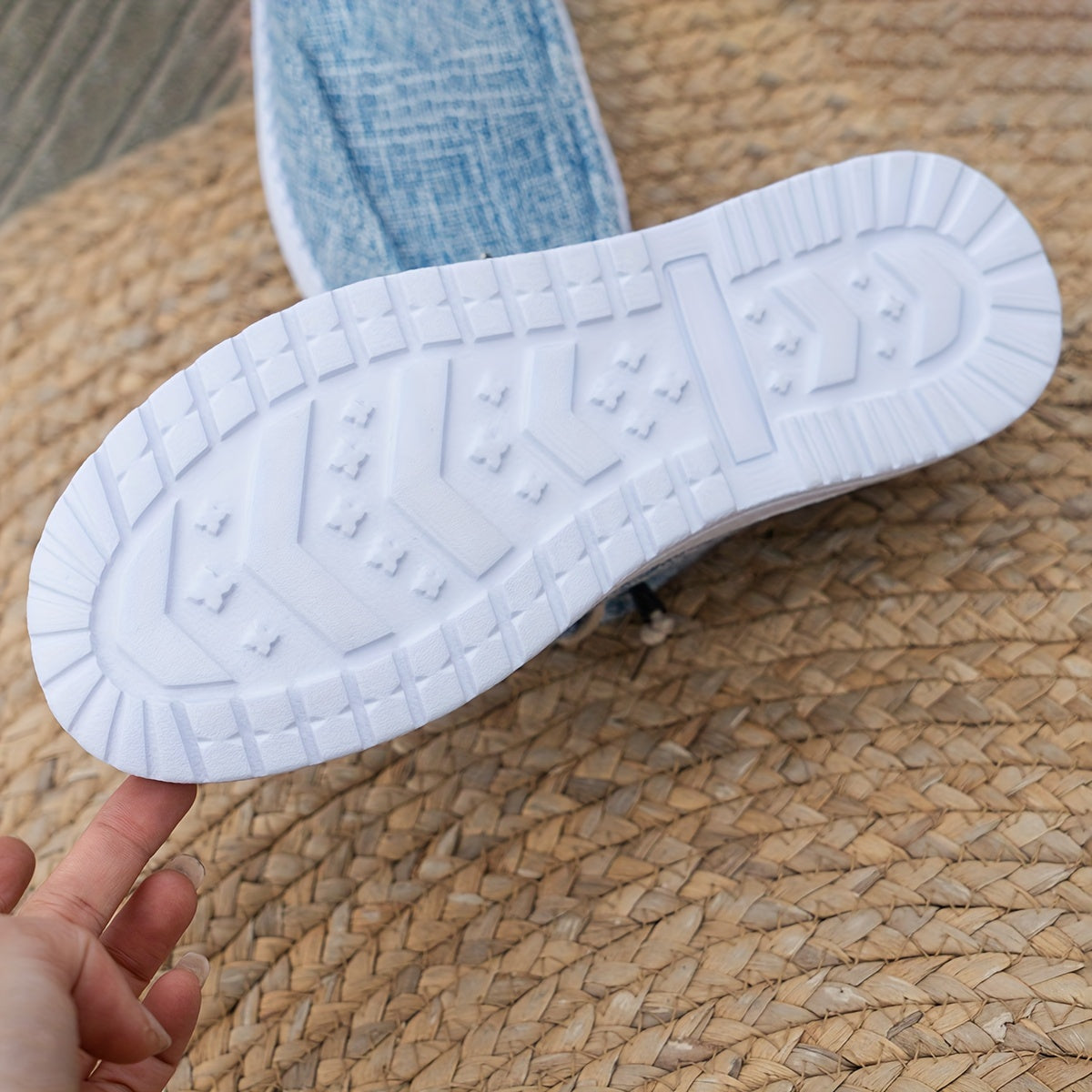 Kundalik yurish uchun mukammal, mustahkam rang va yumshoq taglikka ega, qulay va engil ayollar uchun loaferlari.