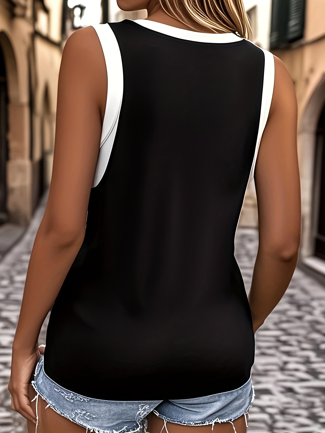 Top sin mangas con cuello en V y bloques de color para mujer talla plus