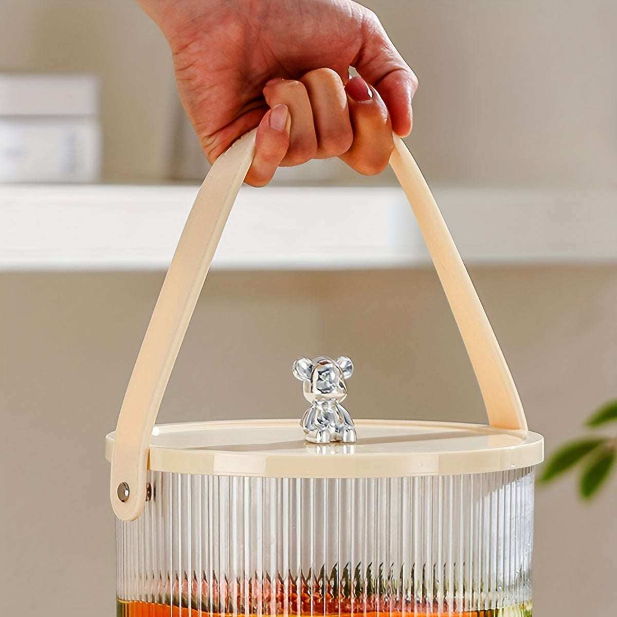 Plastik ichimlik tarqatuvchisi - partiyalar va yotoqxonalarga mo'ljallangan. Yuqori haroratga chidamli muz idishi, sovuq ichimliklarni elektr energiyasiga ehtiyoj sezmasdan xizmat qilish uchun ajoyib.