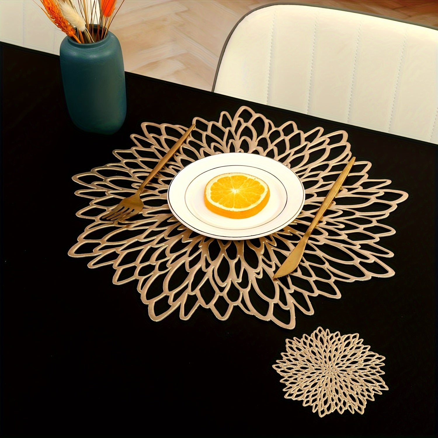 Сет подставок под горячее и коастеров с цветами гибискуса для отелей, ресторанов и кухонь. Устойчивы к теплу и не скользят. Доступны в наборах по 4, 8, 12 и 16 штук.