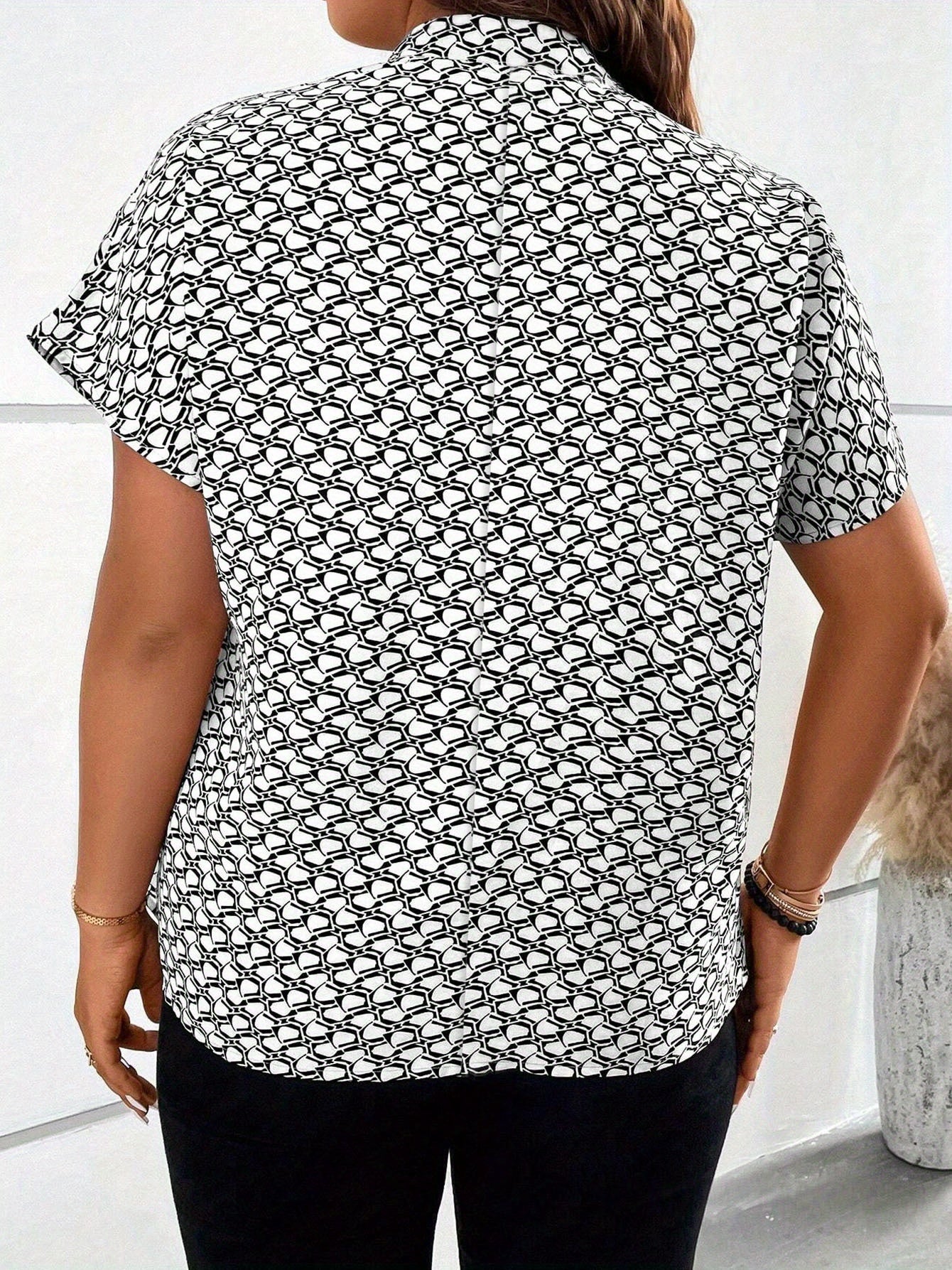 Plus Size Women’s Short Sleeve Woven Polyester Blouse V-Neck Summer Top