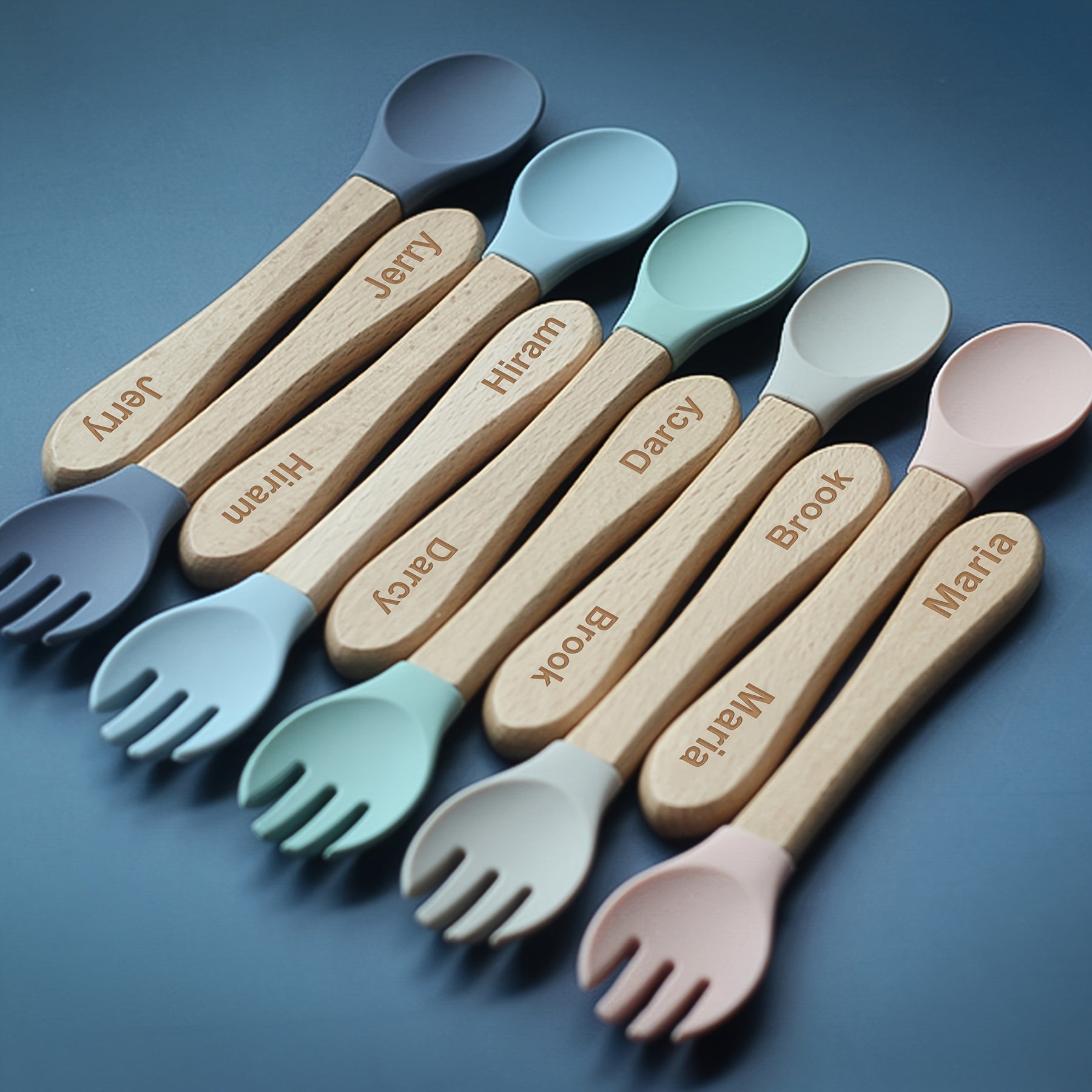 Набор из 2-х предметов персонализированных силиконовых ложки и вилки Ausbay для детей - прочный и надежный с ручкой с индивидуальным именем - идеален для детей и коллекционеров