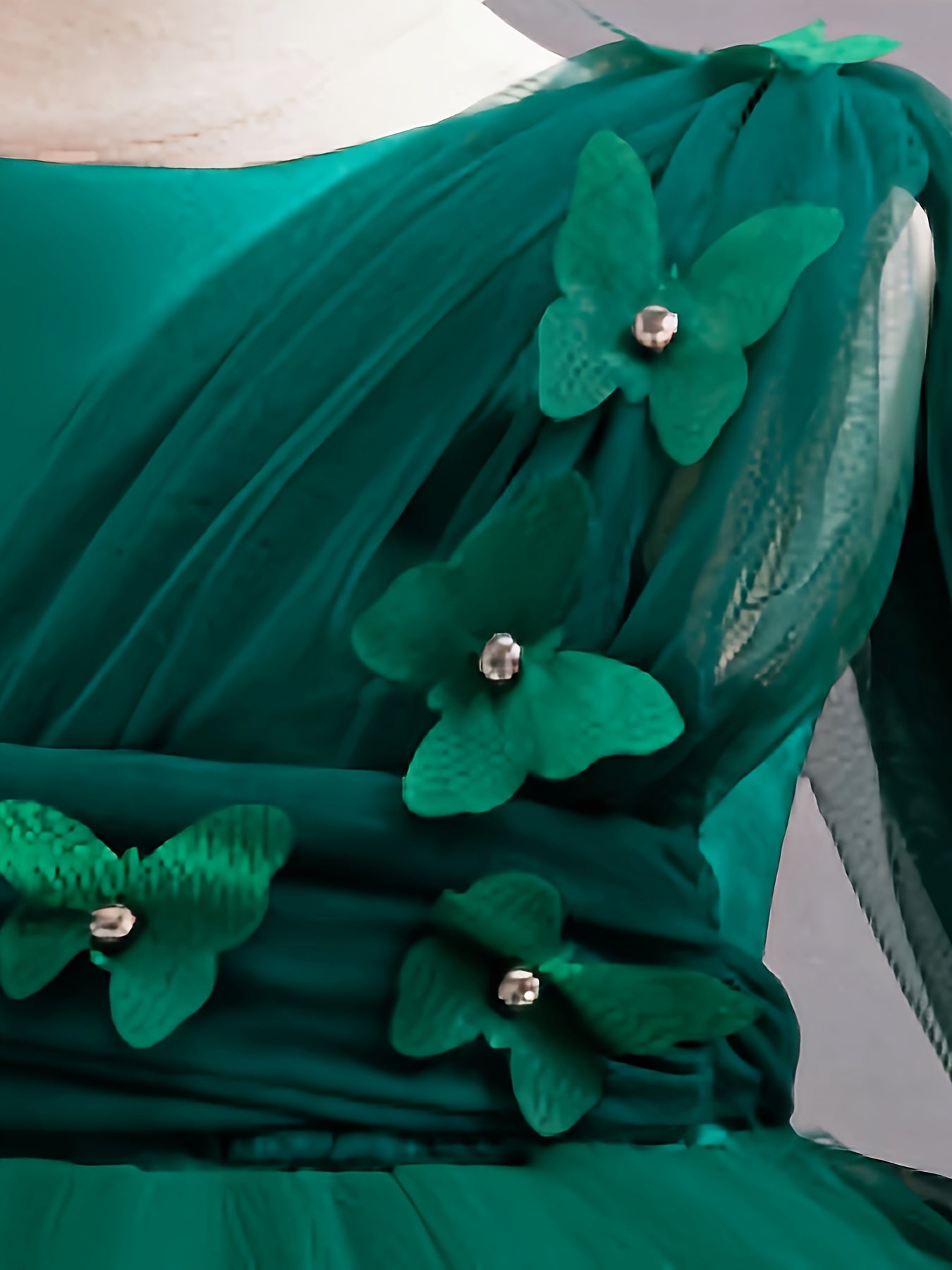 Girls Sleeveless Tulle Evening Dress with Train for Parties and Performances