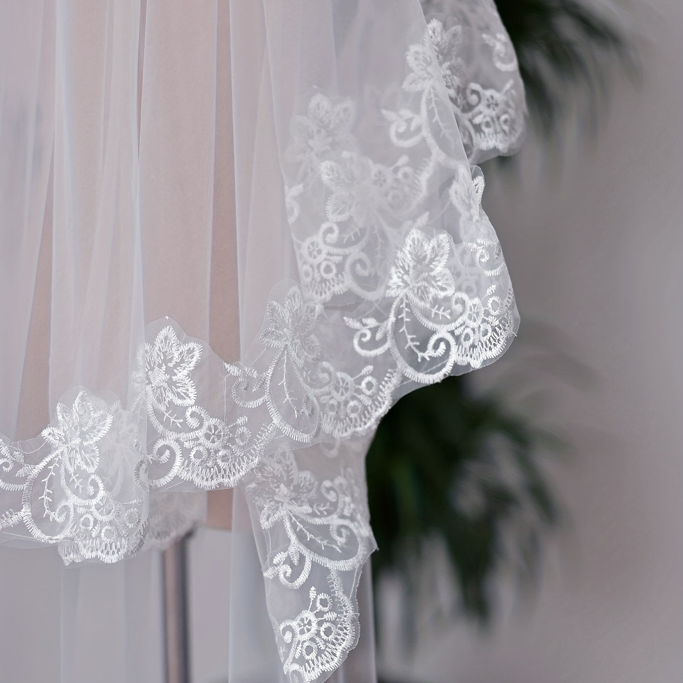Wedding Dress Veil with Flower Pattern Lace Edge and Long Tail