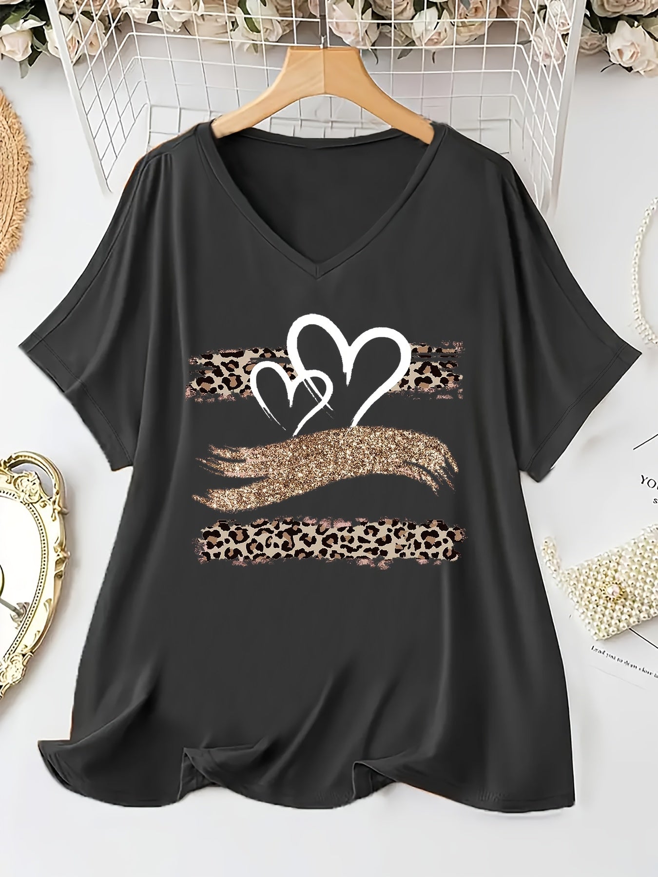 Plus Size Women's Leopard Print V-Neck T-Shirt with Glitter Heart Batwing Sleeve Black Polyester