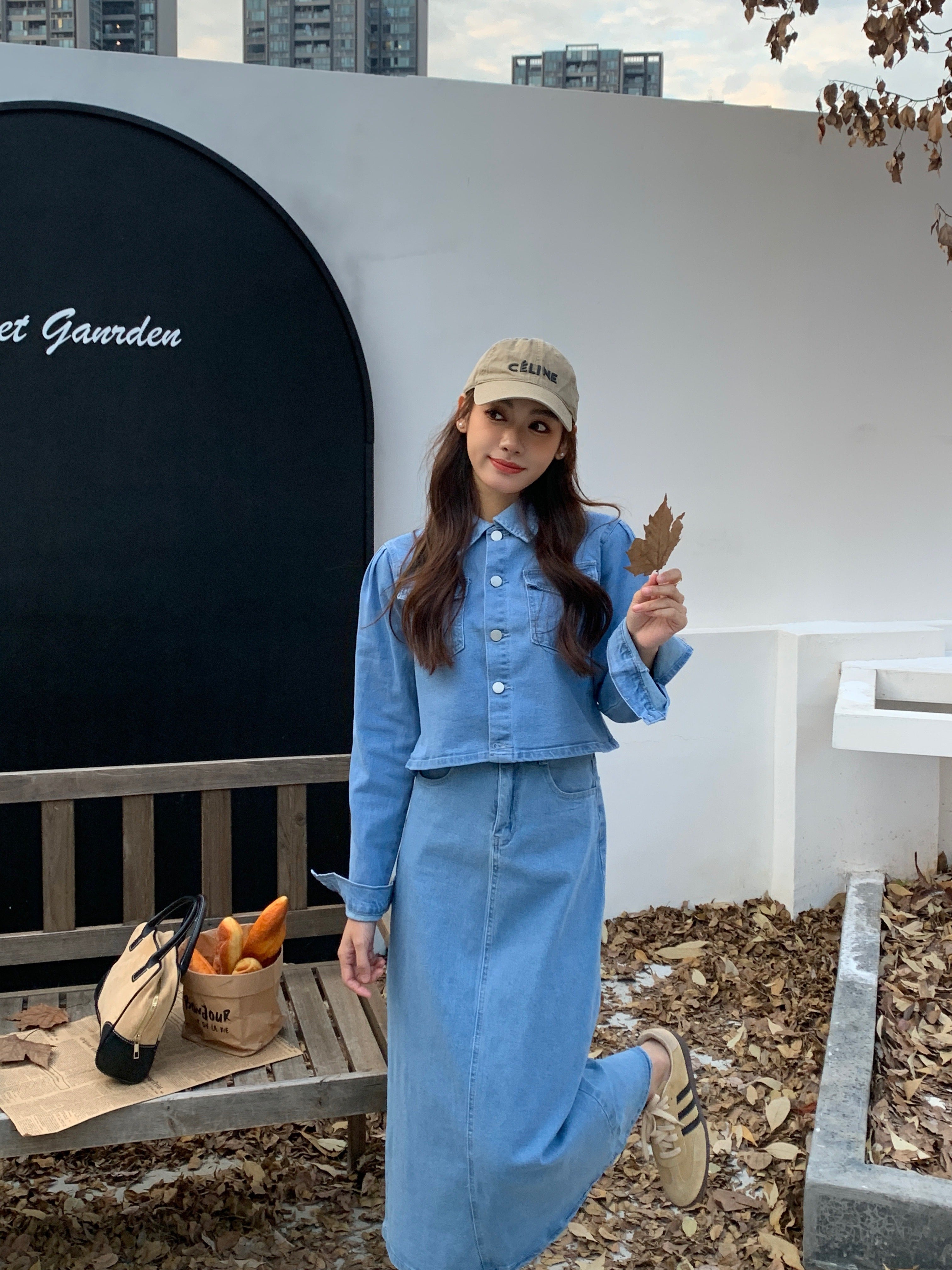 Ayollar uchun zamonaviy jinsiy kostyum