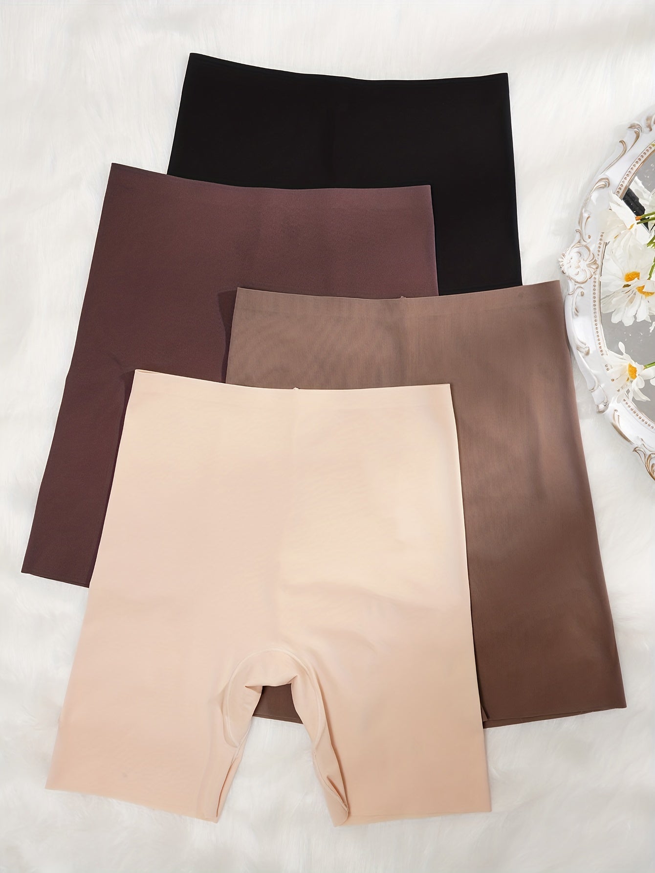 Ayollar uchun yuqori belli xavfsizlik shortlari, bu esa to'siqni ko'taradi va qorin qismini silliq qilib tekislaydi.