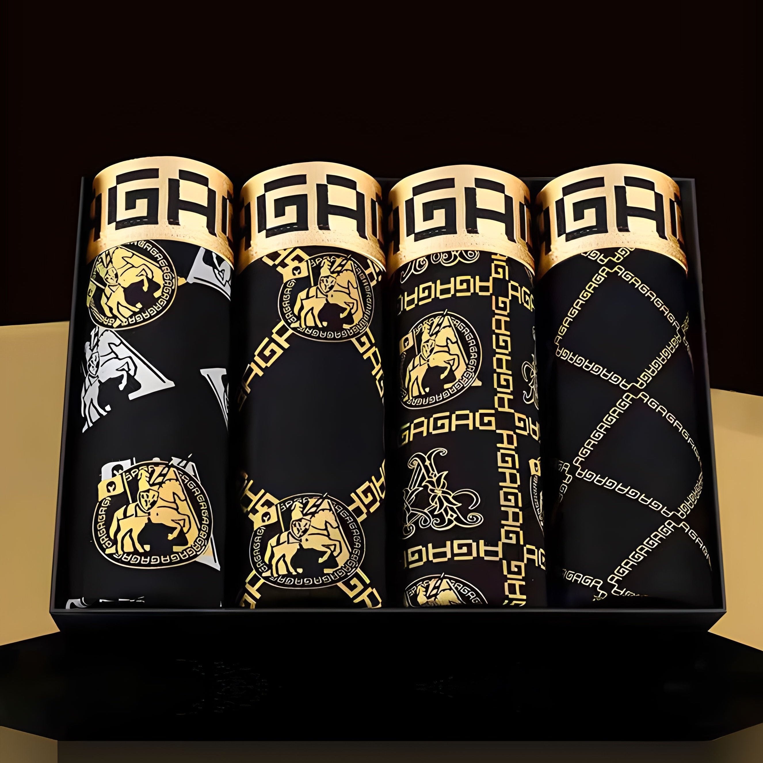 4 dona erkaklar uchun boxer shortlari, yuqori cho'ziluvchan polyester mato bilan, havo o'tkazuvchi va teriga do'st, tasodifiy qisqa uslubda chiziqli naqsh bilan.