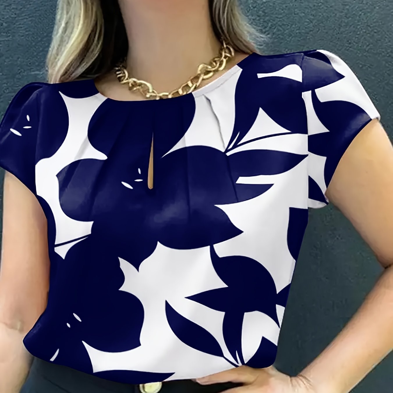 Camisa de manga corta con estampado floral casual para mujer, de poliéster, cuello redondo, ajuste suelto, top de verano