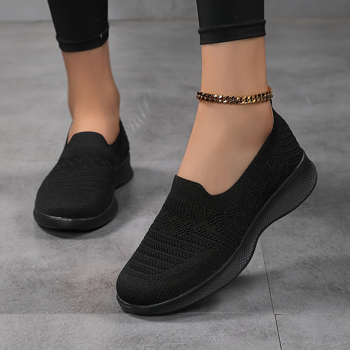 Ayollar uchun nafas oladigan slip-on krossovkalar, engil oq, kundalik yozgi yurish poyabzali