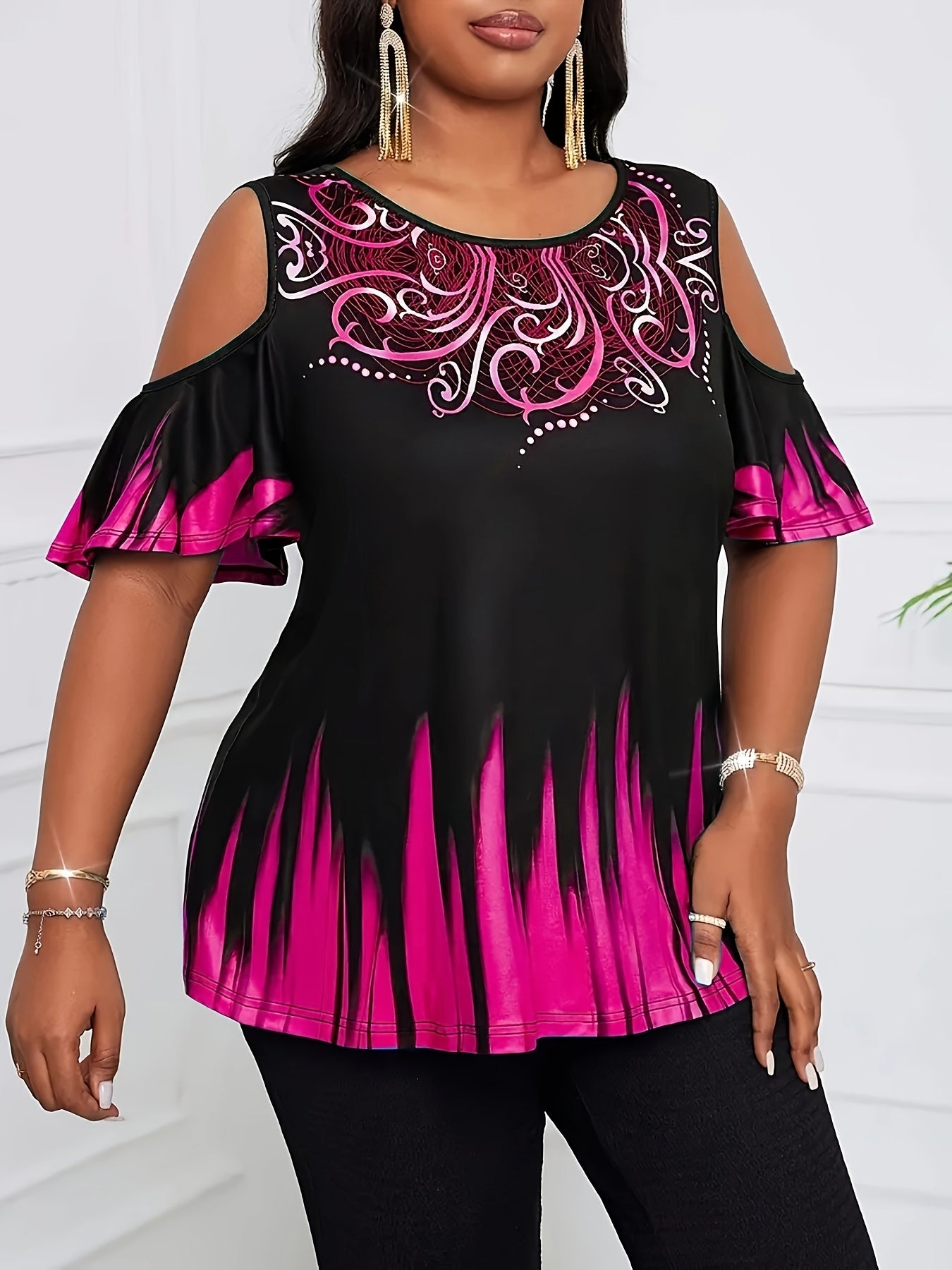 Plus Size Cold Shoulder T-Shirt for Women with Gradient Ombre Print and Paisley Details