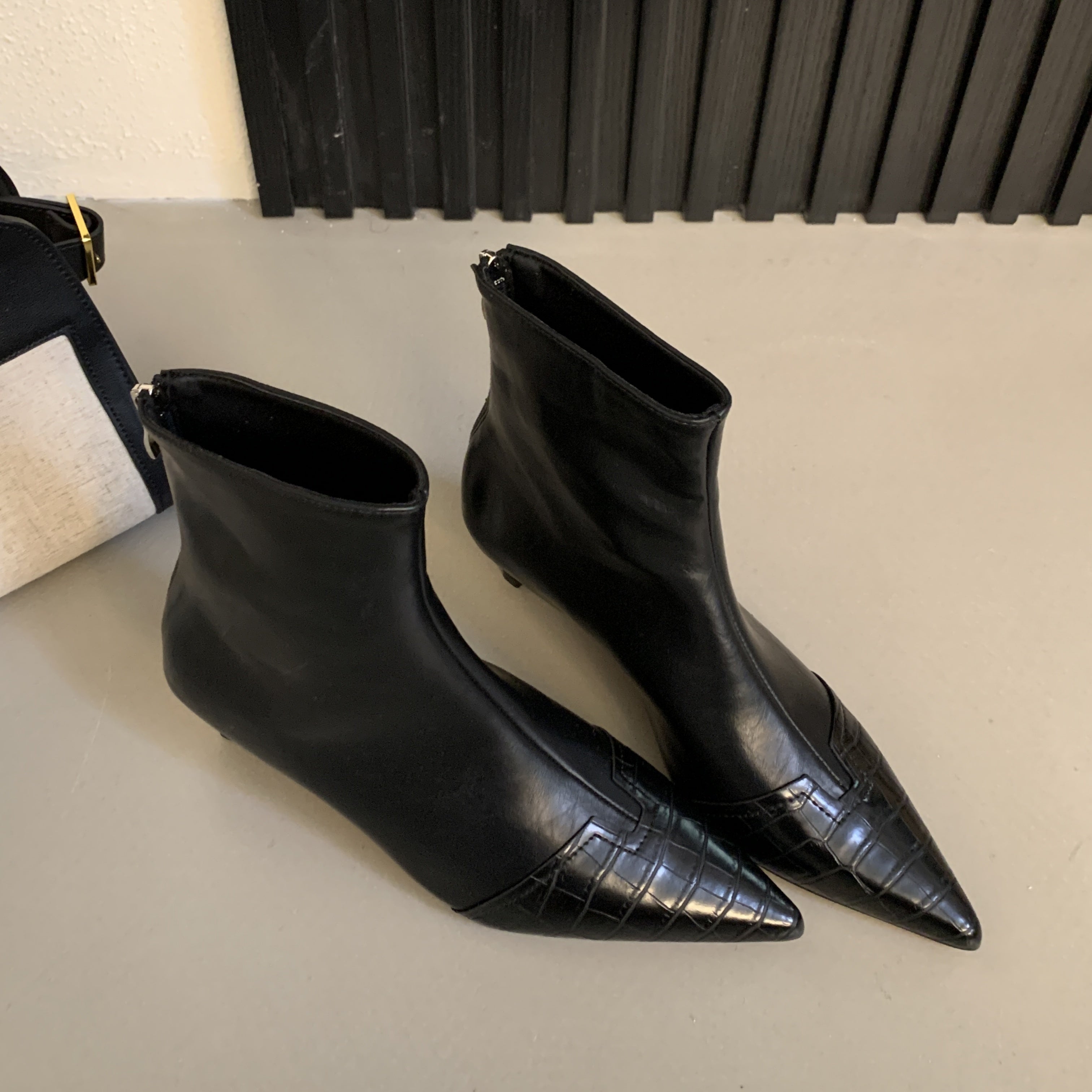 Women's Croc-Embossed Pointed Toe Ankle Boots with Zipper Solid Color