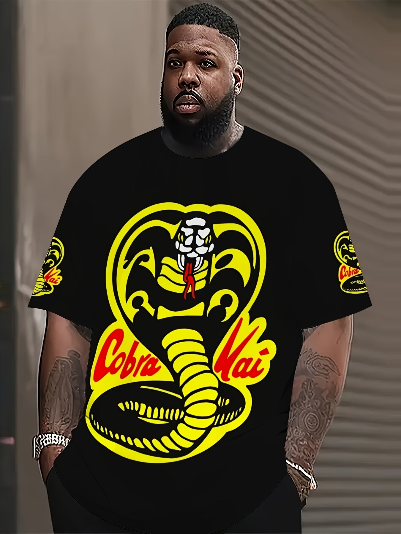 Erkaklar uchun 3D Kobra Iloni Grafik T-Shirt, qalin sariq va qizil bosmada, qulay polyester aralashmasidan tayyorlangan, har kuni va sport kiyimlari uchun mukammal. Katta o'lcham mavjud.