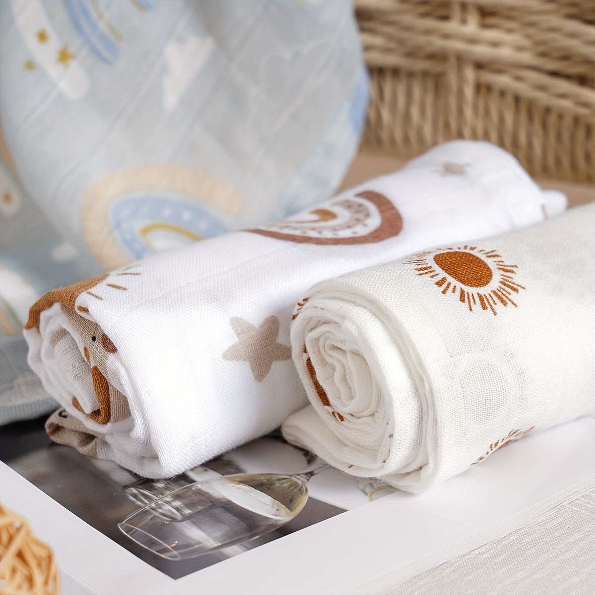 Juego de 4 mantas de muselina con arcoíris y sol para bebé con baberos de alimentación de bambú y paños para eructar